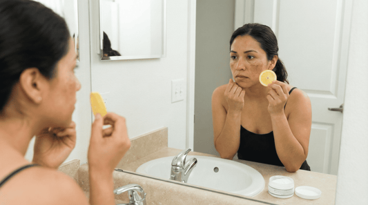 Mitos sobre las manchas: Por qué el limón y el bicarbonato las empeoran – Piel Latina
