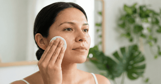 Cómo elegir un buen tónico despigmentante: Ingredientes y errores comunes